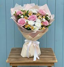 Букет цветов из:  Гвоздики, Орхидеи и Розы в Богородске