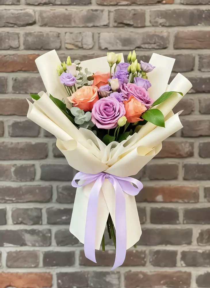 Букет цветов из: Лизиантусы и Розы в Богородске