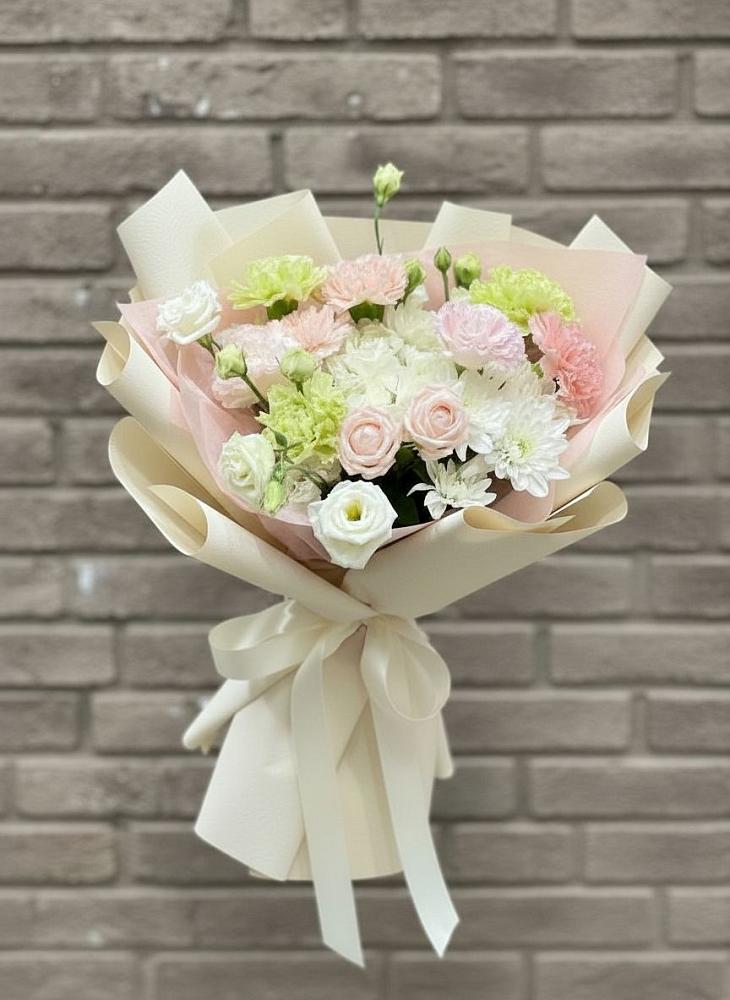 Букет цветов из: Гвоздики, Розы, Лизиантусы и Хризантемы в Богородске