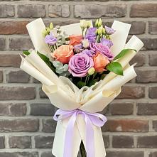 Букет цветов из:  Лизиантусы и Розы в Богородске