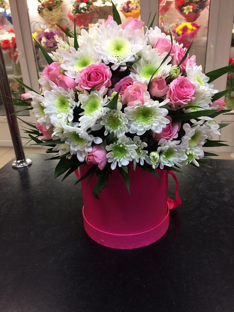 Цветочная композиция из Розы и Хризантемы в шляпной коробке в Богородске