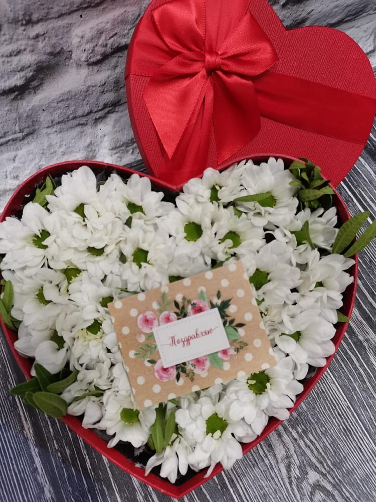 Цветочная композиция из Хризантемы в виде сердца в Богородске