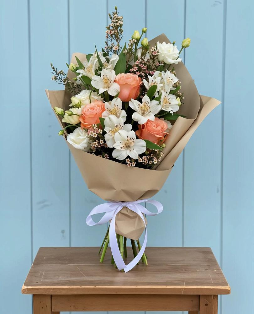 Букет цветов из: Альстромерии, Лизиантусы, Розы и Хризантемы в Богородске