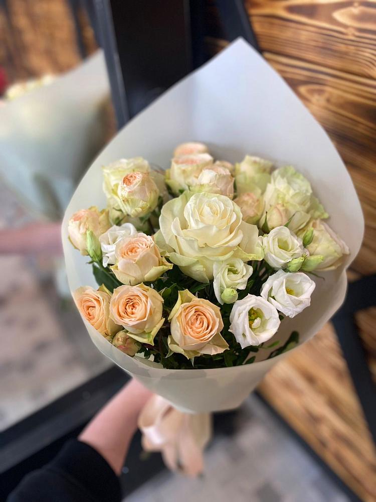 Букет цветов из: Розы и Лизиантусы в Богородске